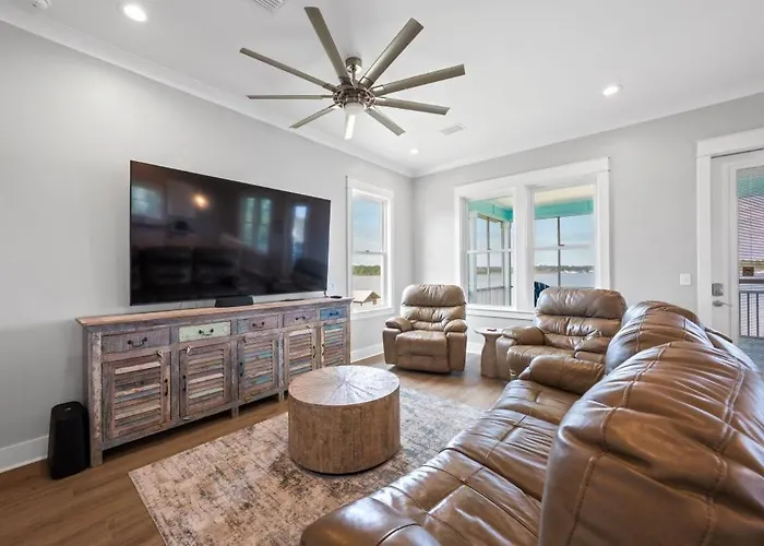 Holiday home Dolphin Dreams By Youngs Suncoast *