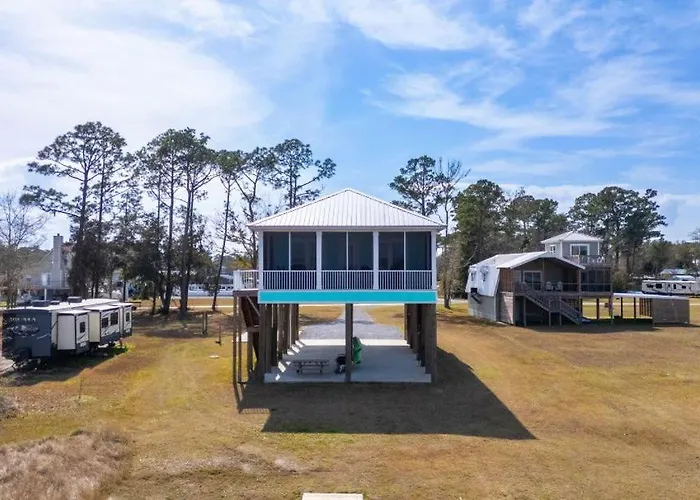 Holiday home Dolphin Dreams By Youngs Suncoast *
