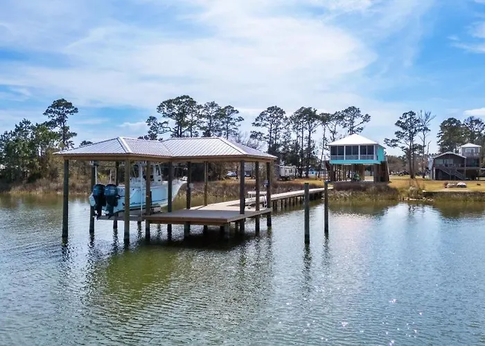Holiday home Dolphin Dreams By Youngs Suncoast *